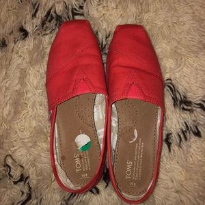 Poppy Red Toms Size 8
